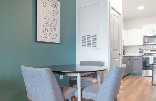 Sanford Apartamento | Landing | Chic 1BD, Courtyard, Gym