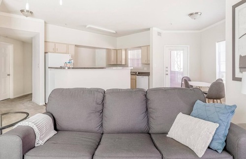 Southbelt/Ellington Apartamento | Landing | Amazing 2BD, Game Room, Pool