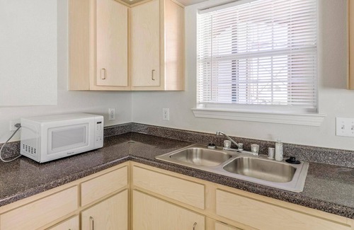 Southbelt/Ellington Apartamento | Landing | Amazing 2BD, Game Room, Pool