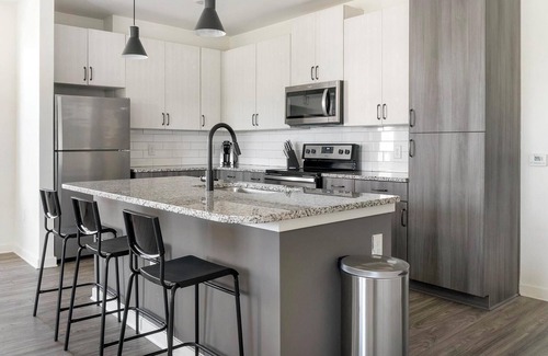 Mableton Apartamento | Landing | Stylish 2BD, Pool, Gym