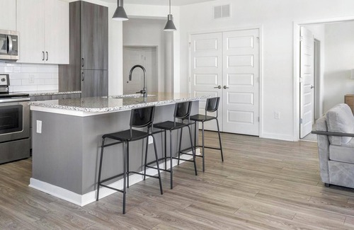 Mableton Apartamento | Landing | Stylish 2BD, Pool, Gym