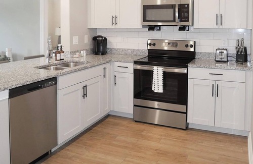 Fort Myers Apartamento | Landing | Amazing 2BD, Pool, Yoga Studio
