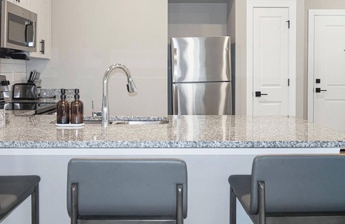 Fort Myers Apartamento | Landing | Amazing 2BD, Pool, Yoga Studio