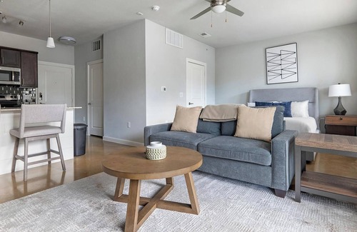 Buda Apartamento | Landing at The Green at Plum Creek - Studio in ...