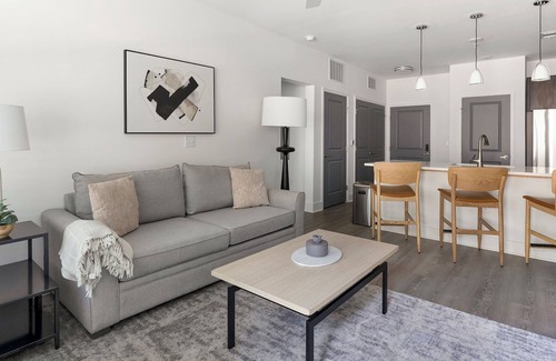 Crestwood South Apartamento | Landing at Crestline