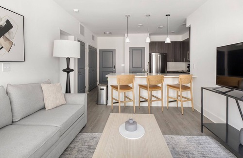 Crestwood South Apartamento | Landing at Crestline