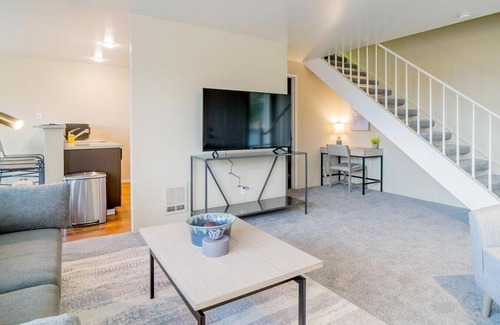 Renton Apartamento | Landing at Echo Mountain - 2 Bedrooms in Downtown Kent