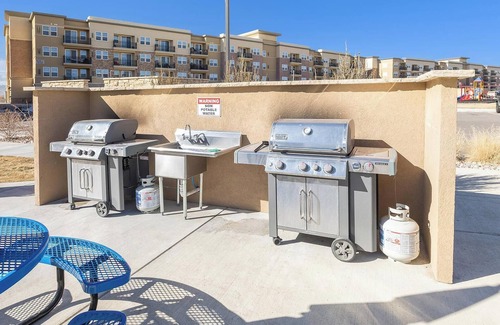 Loveland Apartamento | Landing at Johnstown Plaza - 2 Bedrooms in John...