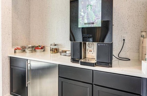 Toledo Apartamento | Landing at Marina Lofts - 1 Bedroom in East Toledo