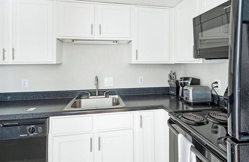 Hermitage Apartamento | Landing at The Arbours of Hermitage - 2 Bedrooms in Downtown Hermitage
