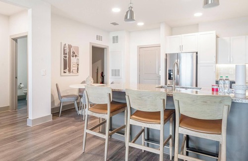 Sanford Apartamento | Landing at The Henry Luxury Apartments - 2 Bedr...