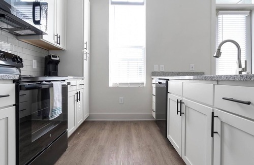 Charlotte Apartamento | Landing at The Henry - Studio in Northwest Char...