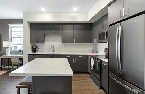 Mira Loma Apartamento | Landing at Vernola Marketplace - 1 Bedroom in Mira Loma