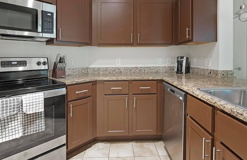 Chillum Apartamento | Landing | Beautiful 1BD, Courtyard, Gym