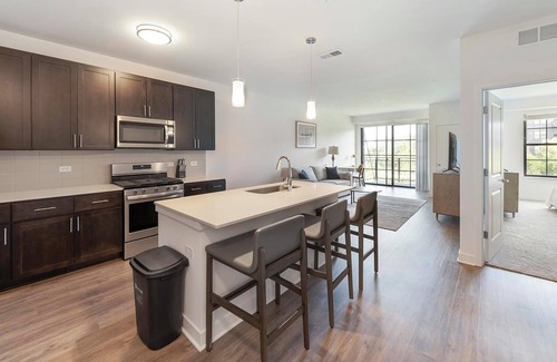 Schaumburg Apartamento | Landing | Beautiful 1BD, Yoga Studio, Gym