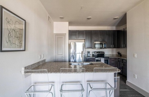Spring Apartamento | Landing | Beautiful 1BD, Pool, Clubhouse