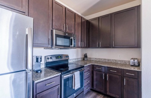 Spring Apartamento | Landing | Beautiful 1BD, Pool, Clubhouse