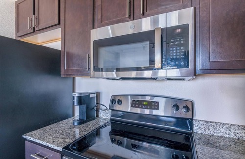 Spring Apartamento | Landing | Beautiful 1BD, Pool, Clubhouse