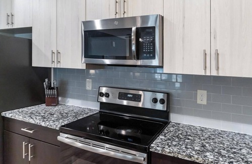 Charlotte Apartamento | Landing | Modern 1BD, Clubhouse, Gym