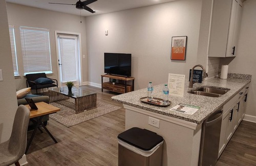 Newberry Apartamento | Landing | Beautiful 1BD, Gym, Pool