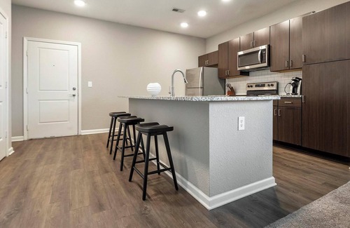 Chesterfield Apartamento | Landing | Stylish 1BD, Courtyard, Gym
