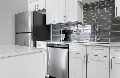 Indianapolis Apartamento | Landing | Beautiful 1BD, Gym, Pool