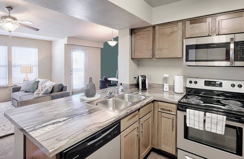 Jenks Apartamento | Landing | Stunning 1BD, Courtyard, Gym