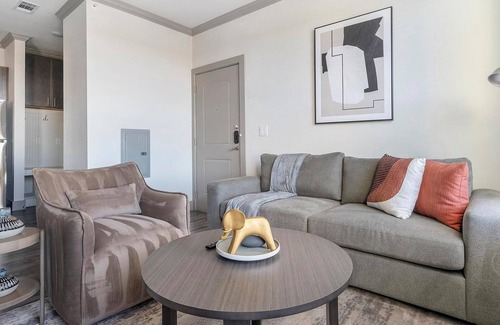 Manor Apartamento | Landing | Chic 1BD, Gym, Courtyard