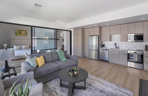 North Mountain Apartamento | Landing | Chic 1BD, Game Room, Gym