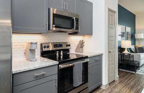 Lockhart Apartamento | Landing | Chic 1BD, Gym, Clubhouse