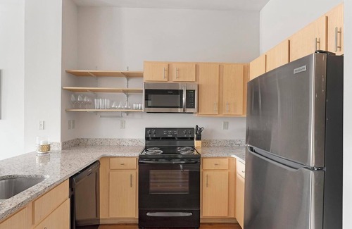 New Pathways Apartamento | Landing | Modern 1BD, Clubhouse, Pool
