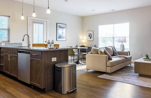 Cartersburg Apartamento | Landing | Chic 2BD, Clubhouse, Courtyard