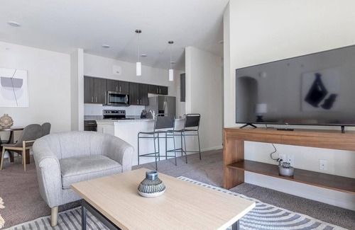 Pflugerville Apartamento | Landing | Chic 2BD, Clubhouse, Pool