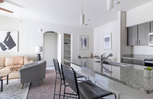 Pflugerville Apartamento | Landing | Chic 2BD, Clubhouse, Pool