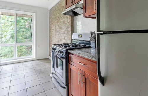 Greenbelt Apartamento | Landing | Chic 2BD, Gym, Pool