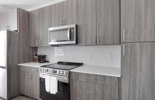 San Antonio Apartamento | Landing | Chic 2BD, Pool, Clubhouse