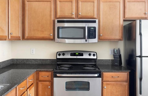 Sweetbriar Apartamento | Landing | Incredible 2BD, Gym, Courtyard