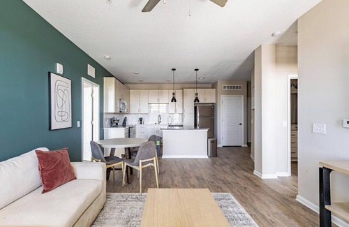 Kenton Apartamento | Landing | Beautiful 2BD, Gym, Clubhouse