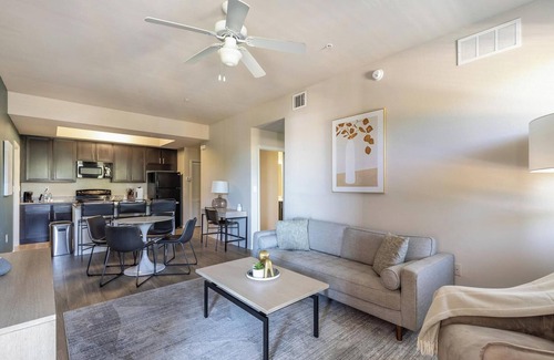 Fort Myers Apartamento | Landing | Incredible 2BD, Yoga Studio, Gym