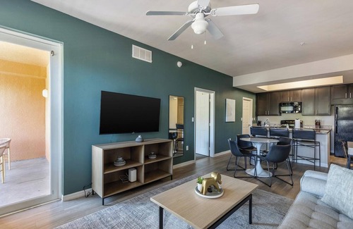 Fort Myers Apartamento | Landing | Incredible 2BD, Yoga Studio, Gym