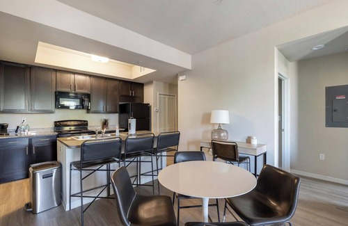 Fort Myers Apartamento | Landing | Incredible 2BD, Yoga Studio, Gym
