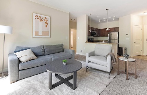 Chillum Apartamento | Landing | Incredible 2BD, Pool, Clubhouse