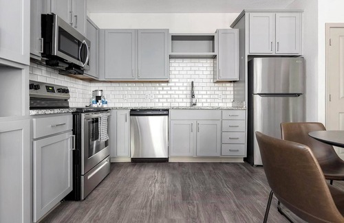 Paw Creek Apartamento | Landing | Modern 1BD, Gym, Game Room