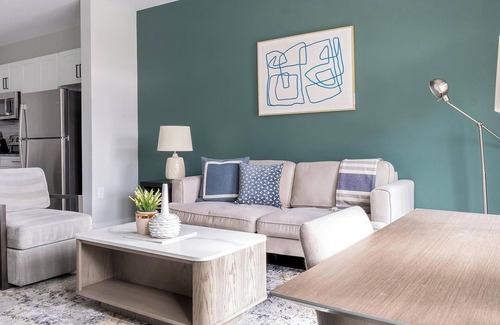 Mableton Apartamento | Landing | Stylish 1BD, Pool, Gym