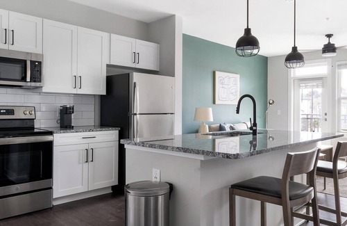 Mableton Apartamento | Landing | Stylish 1BD, Pool, Gym