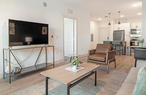 Sanford Apartamento | Landing | Beautiful 1BD, Courtyard, Pool