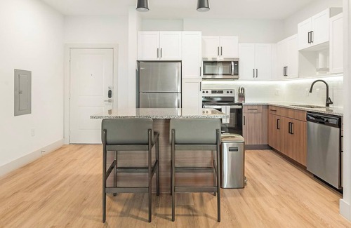Sanford Apartamento | Landing | Beautiful 1BD, Courtyard, Pool