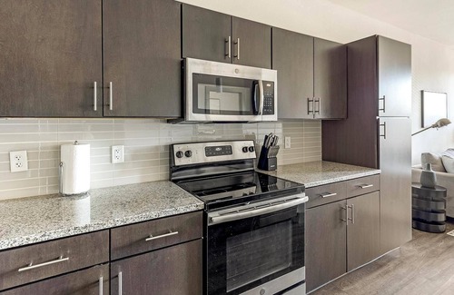 Haltom City Apartamento | Landing | Chic 1BD, Clubhouse, Yoga Studio
