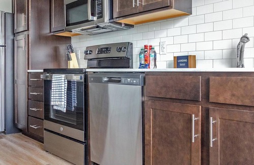 McCordsville Apartamento | Landing | Spectacular 1BD, Pool, Rooftop Lounge