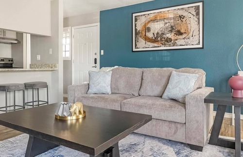 Royal Ridge Apartamento | Landing | Modern 1BD, Clubhouse, Pool
